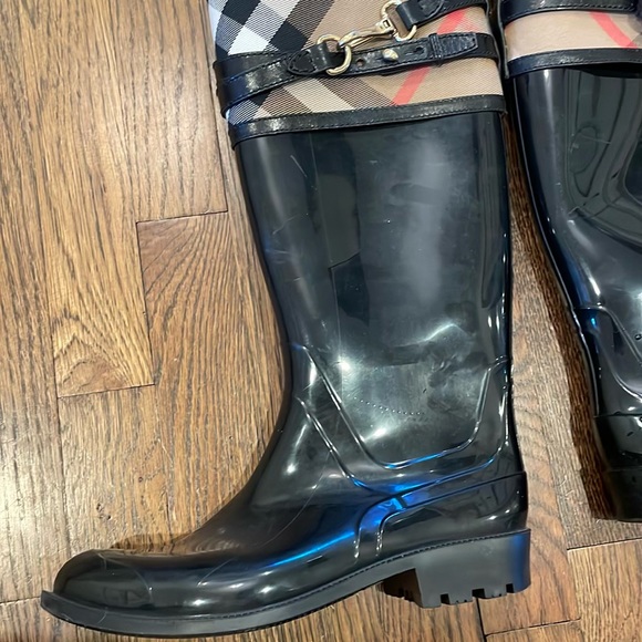 Burberry Rain Boots - Picture 5 of 6